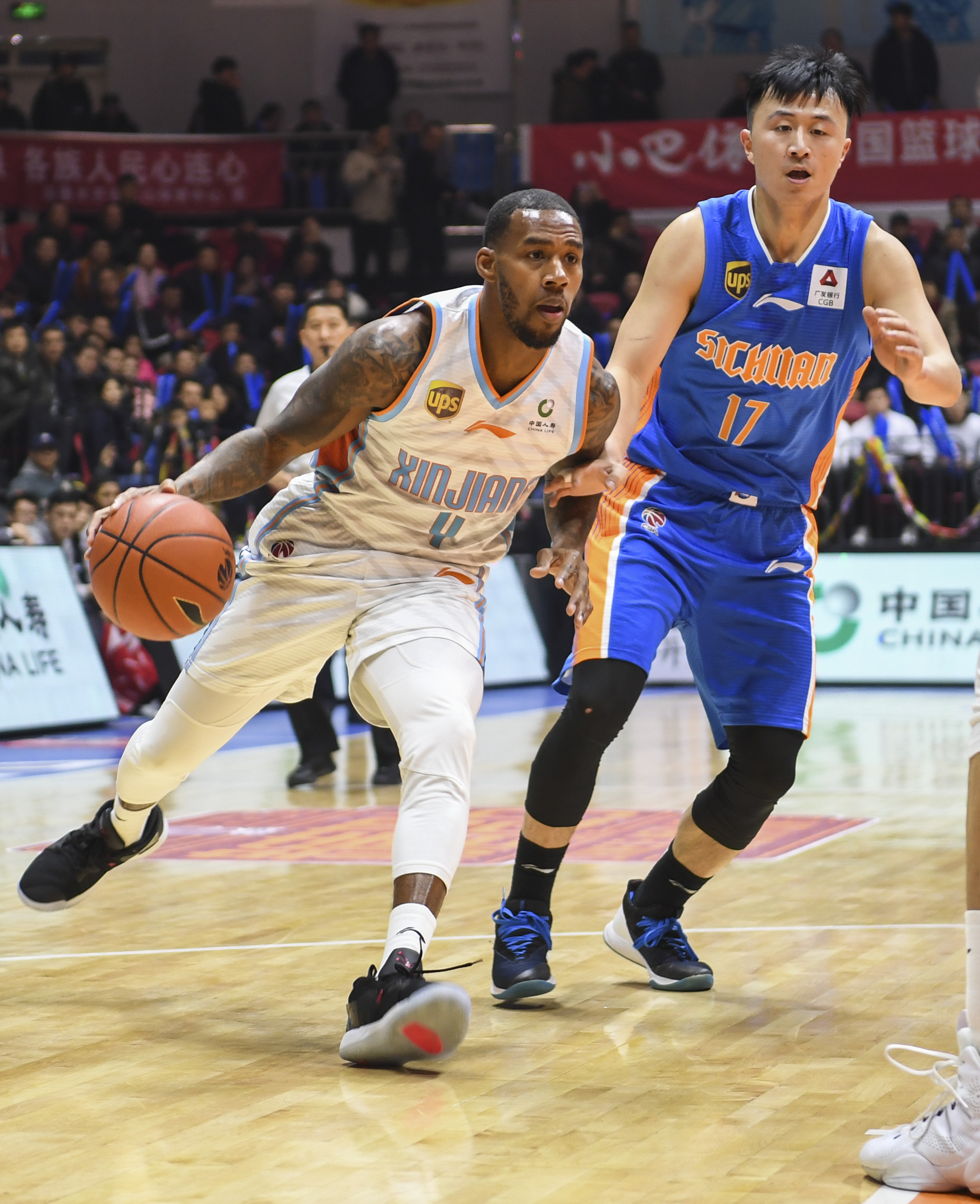 米兰体育官网-关于从转会期新疆广汇备战德国杯到巴塞罗那冲刺阶段外线爆发，西亚卡姆关键时刻逆转的信息