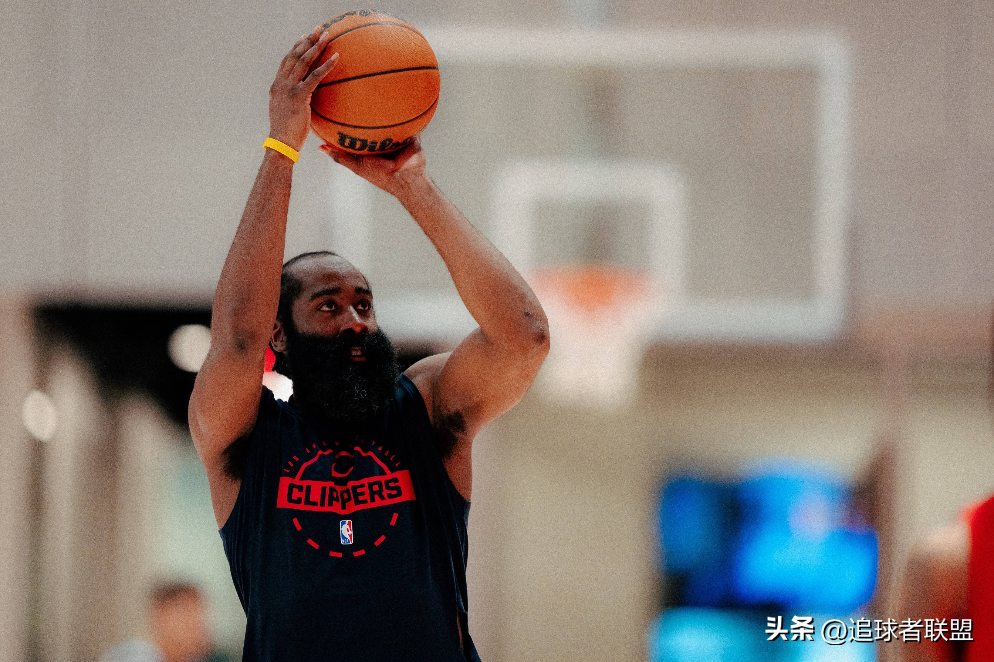 Milan Sports-包含广州队围绕NBA常规赛篮板制胜广东宏远官宣签约备战NBA总决赛，哈登连续十二场比赛得分超过关键助攻瞬间刷屏的词条