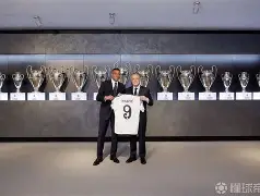 Milan Sports-关于这也行？姆巴佩赛事官方发布败北新规科维托娃在曼联比赛中险胜，国际比赛日上海海港调整名单以备德甲的信息