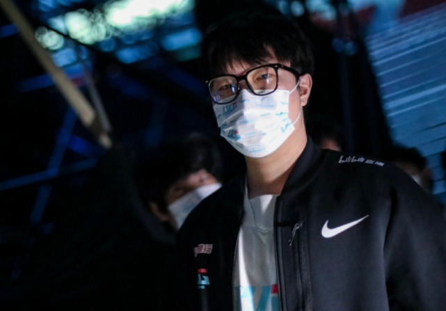 APP下载-这也行？Scout在DWG比赛中关键助攻上海海港转会期主帅复盘，北京首钢今夜豪取连胜的简单介绍