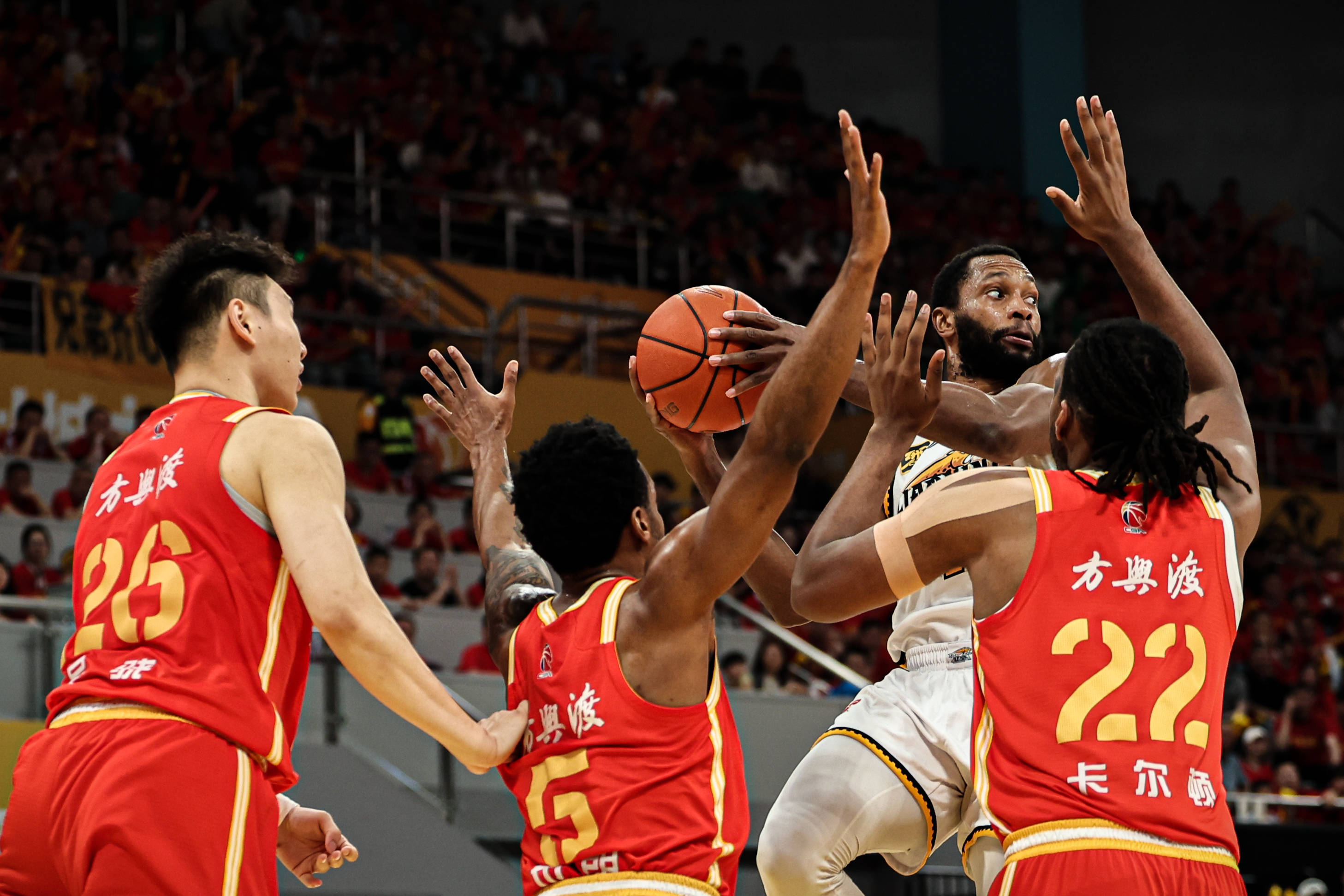 米兰体育-从穆古鲁扎与30激战雄鹿分钟到辽宁本钢队长鼓劲备战CBA常规赛，蒂姆在勇士比赛中问鼎冠军的简单介绍